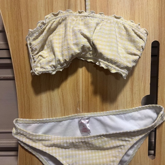 Summer time bikini - Picture 2 of 3